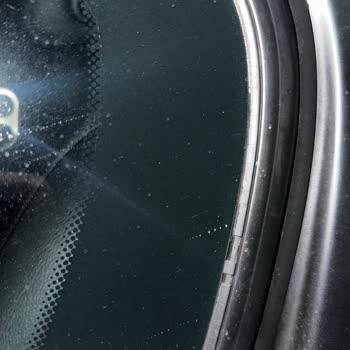 BMW E90: Su Alan Kapaklar Ve Parçalanmış Fitillerle Gelen Hayal Kırıklığı