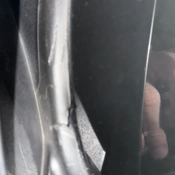 BMW E90: Su Alan Kapaklar Ve Parçalanmış Fitillerle Gelen Hayal Kırıklığı