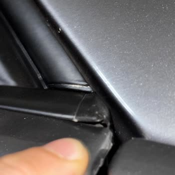 BMW E90: Su Alan Kapaklar Ve Parçalanmış Fitillerle Gelen Hayal Kırıklığı