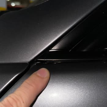 BMW E90: Su Alan Kapaklar Ve Parçalanmış Fitillerle Gelen Hayal Kırıklığı