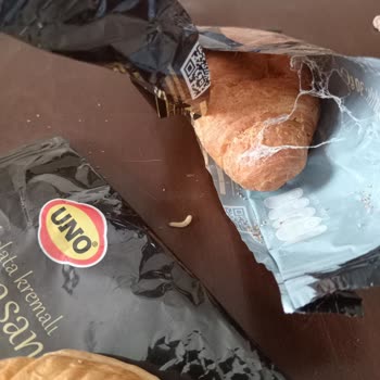 UNO Kruvasan İçinden Çıkan Böcek Ve İlgisizlik