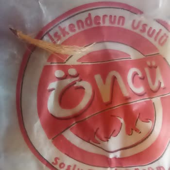 Öncü Döner'de Sağlığa Zararlı Tavuk Tüyleri Ve İlgisiz Müşteri Hizmetleri