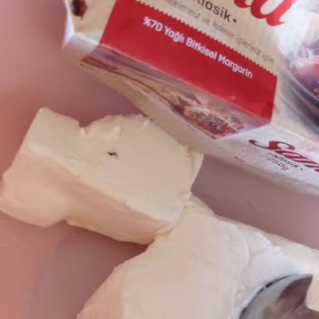 Sana Margarin İçinden Siyah Cisim Çıktı!