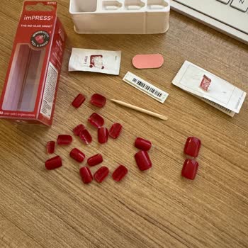 Rossmann Eksik Yapıştırma Tırnaklar Mağduriyet Yarattı!
