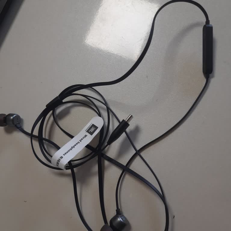 Kuşadası Mağazasından Alınan Kulaklıkta İletişim Sorunu