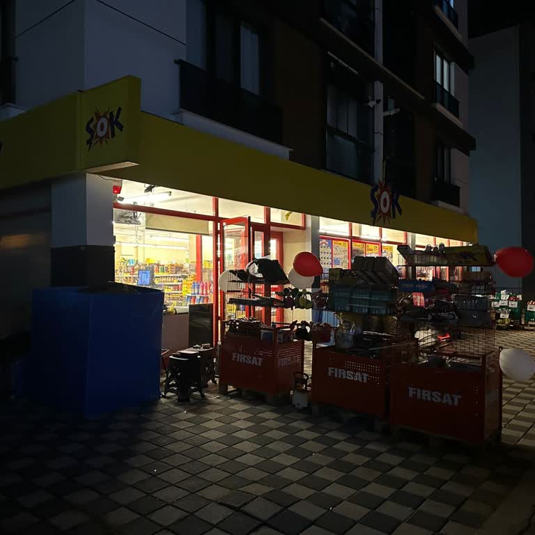 Şok Marketin Saygısız Personeli Ve Çevre Kirliliği Sorunu
