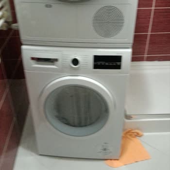 Bosch Çamaşır Makinesi Sorunu: Cam Patladı, Servis Bekleniyor