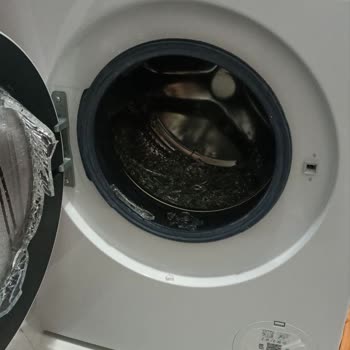 Bosch Çamaşır Makinesi Sorunu: Cam Patladı, Servis Bekleniyor