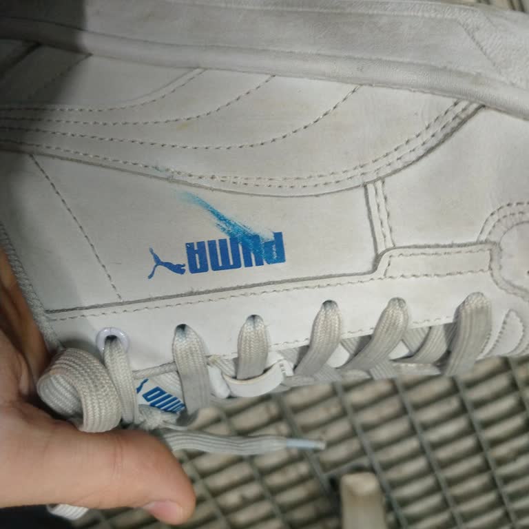 Puma Ayakkabının Yazısı Hızla Silindi