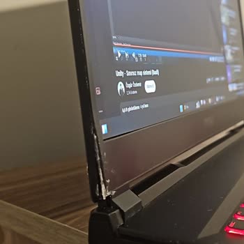 MSI Laptop Panel Separation Issue Needs Urgent Resolution