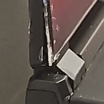 MSI Laptop Panel Separation Issue Needs Urgent Resolution