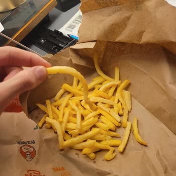 Burger King Anadolu Hisarı'nda Soğuk Ve Bayat Sipariş Sorunu