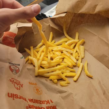 Burger King Anadolu Hisarı'nda Soğuk Ve Bayat Sipariş Sorunu