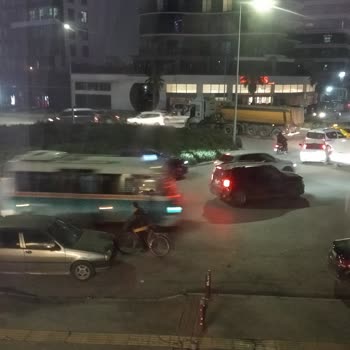 Yeşilova'da Trafik Çilesi: Evimize Ulaşamıyoruz!