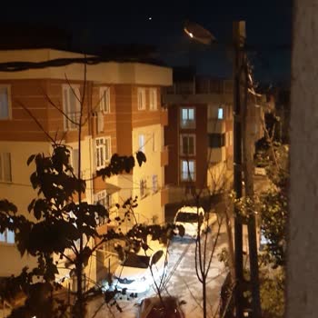 Tehlikeli Elektrik Direği: Acil Önlem Talebi