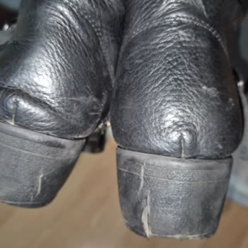 Tergan Botlarda Topuk Çatlaması Ve Müşteri Hizmetleri Hayal Kırıklığı