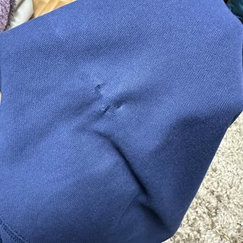 Lacoste'tan Gelen Hayal Kırıklığı: Yırtık Ve Tozlu Ürün Şoku!