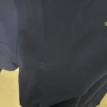 Lacoste'tan Gelen Hayal Kırıklığı: Yırtık Ve Tozlu Ürün Şoku!