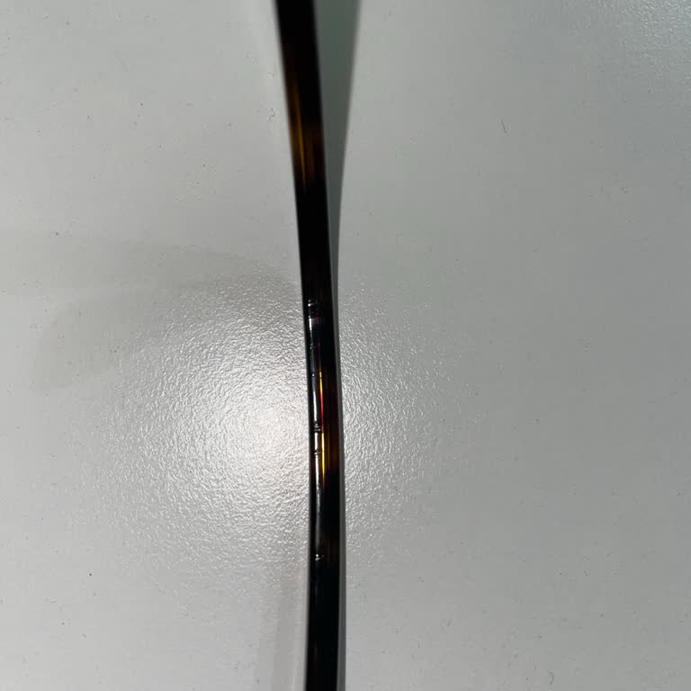 Gözlük Ayarlama Sırasında Hasar Ve İlgisiz Mağaza Çalışanı