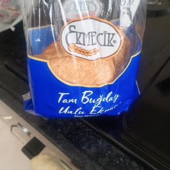 Ekmeğin İçinden Çıkan Plastik Şok Etti