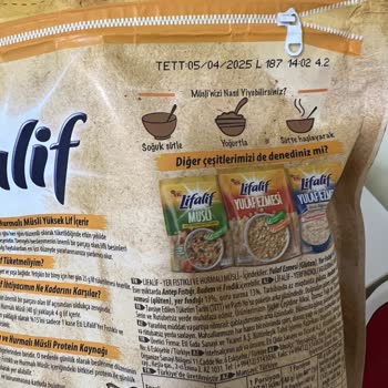 Küflü Hurma Ve Yer Fıstıklı Müsli Şoku