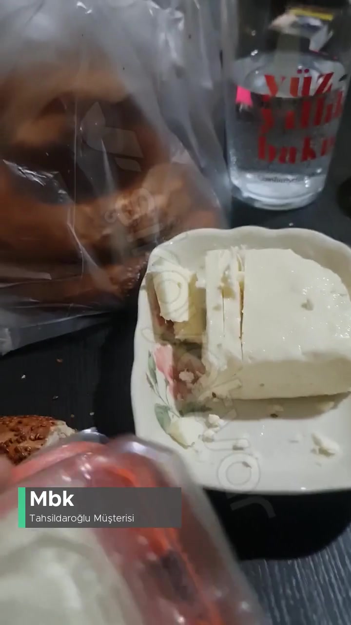 Tahsildaroğlu Bozuk Peynir Kötü Tad Ve Koku! videonun kapak resmi