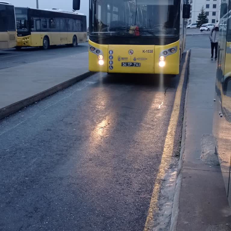 Başakşehir Metrokent'te Tehlikeli Bekleyiş