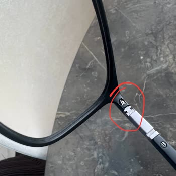 Atasun Optik Sold Me Defective Glasses and Ignored My Complaints About Scratches