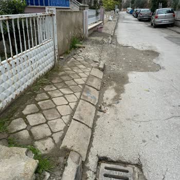 Çöpler Alınmıyor Ve Su Şebekesi Sorunları Mahalleyi Zorluyor