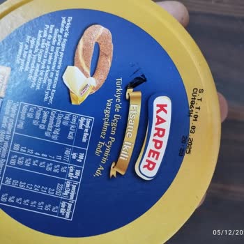 Taze Tarihli Üçgen Peynirde Küf Şoku