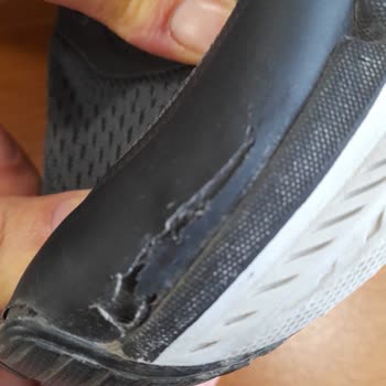 Skechers Ayakkabıda Üretim Hatası Ve Renk Değişimi Sorunu