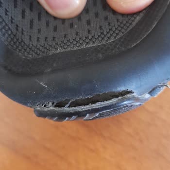 Skechers Ayakkabıda Üretim Hatası Ve Renk Değişimi Sorunu