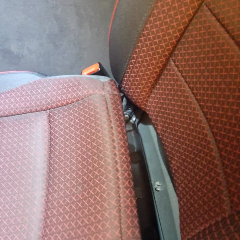 Kırık Koltuk Ve Soğukta Mağduriyet