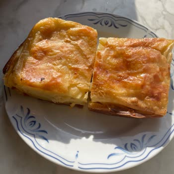 Soğuk Börek Ve Kötü Servis Deneyimi