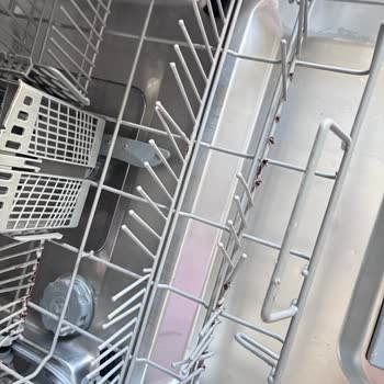 Bulaşık Makinesi Sepetindeki Küflenme Ve Kopma Sorunu