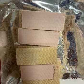 Eti Hoşbeş Çilekli Gofretlerde Eksik Üst Kat Sorunu