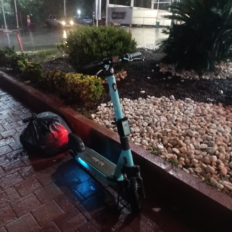Bozuk Scooterlar Ve Yüksek Fiyatlar