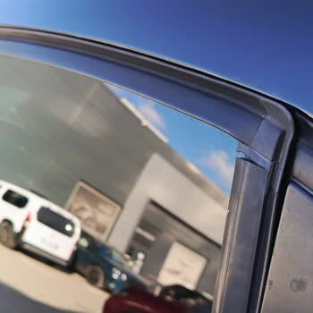 Peugeot 208'de Kronik Cam Fitili Sorunu Ve Garanti Mağduriyeti