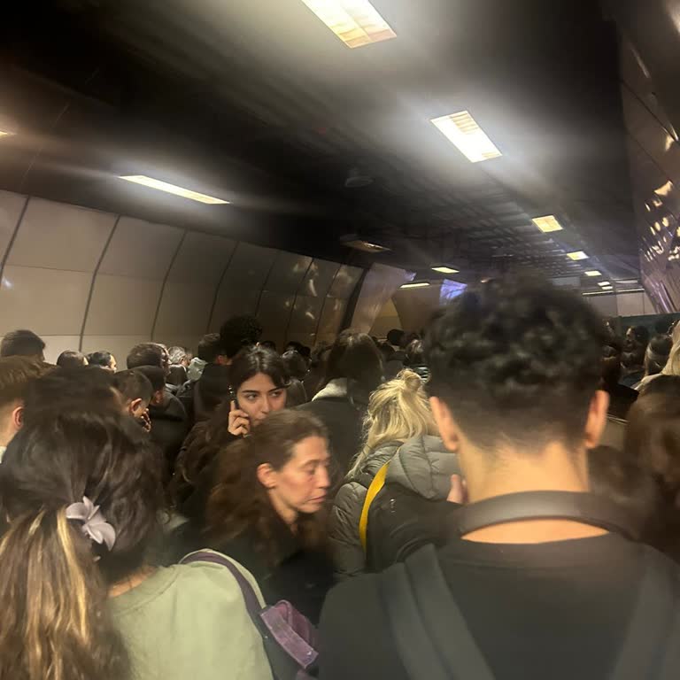 Mecidiyeköy Metrosu'nda Sürekli Arızalı Yürüyen Merdivenler