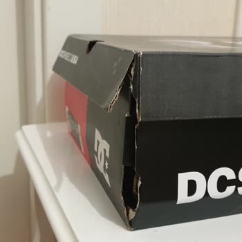 Yanlış Renk Ve Hasarlı Kutuda Gelen Hediye Ayakkabı Sorunu