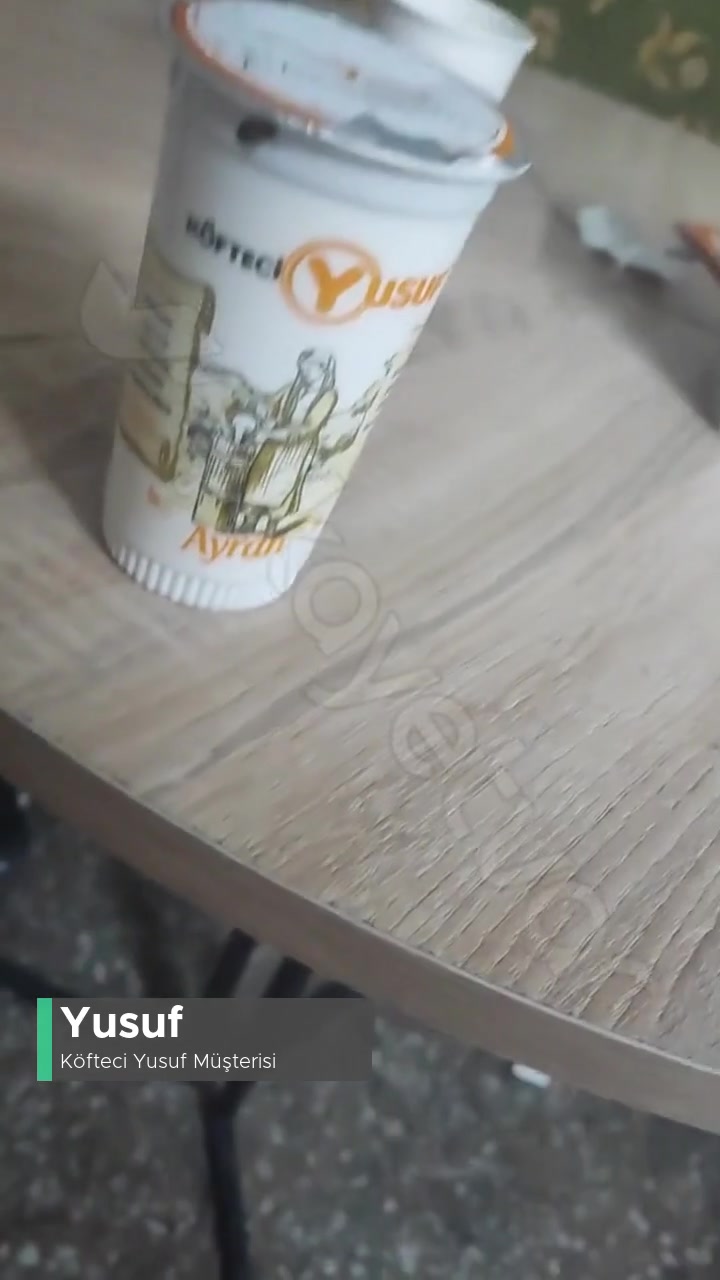 Köfteci Yusuf Ayranın Üstünde Çıkan Böcek videonun kapak resmi