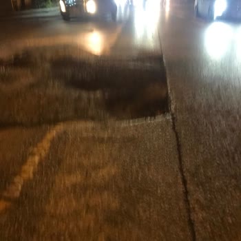 Büyükdere Caddesi'nde Tehlikeli Çukur: Mağduriyet Ve Hasar