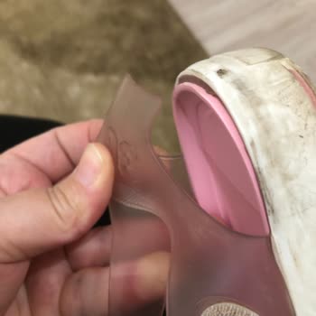 Dayanıksız Sandalet Ve Yetersiz Müşteri Hizmeti