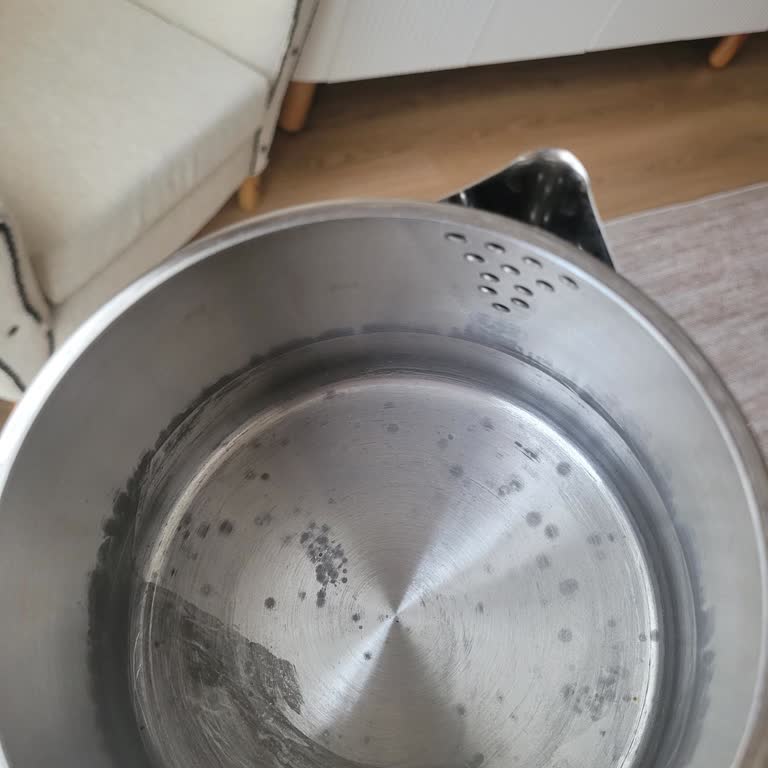 Paslanan Çaydanlık Ve İşlevsiz Garanti