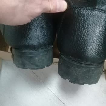 FLO'dan Aldığım Bot 1 Ayda Yırtıldı, Sorumluluk Alınmıyor