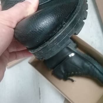 FLO'dan Aldığım Bot 1 Ayda Yırtıldı, Sorumluluk Alınmıyor