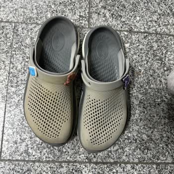 Crocs Literide 360 verfärben sich nach wenigen Monaten