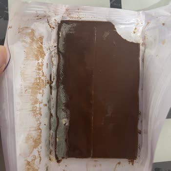 Verschimmelte Milka-Schokolade trotz gültigem Mindesthaltbarkeitsdatum