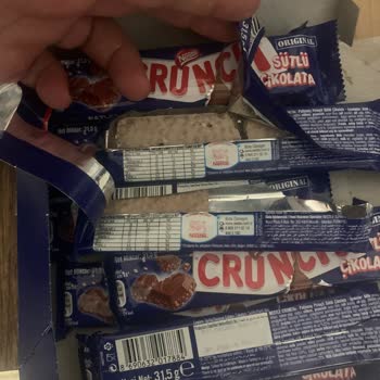 Nestlé Crunch-Packung trotz gültigem Datum ungenießbar