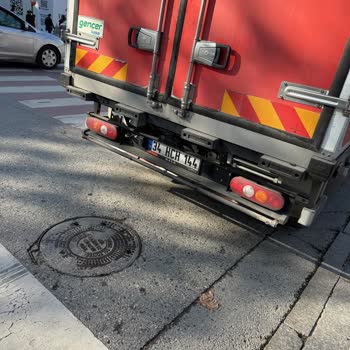 Yaya Geçidinde Saygısız Araç Parkı Ve Küfürlü Diyalog